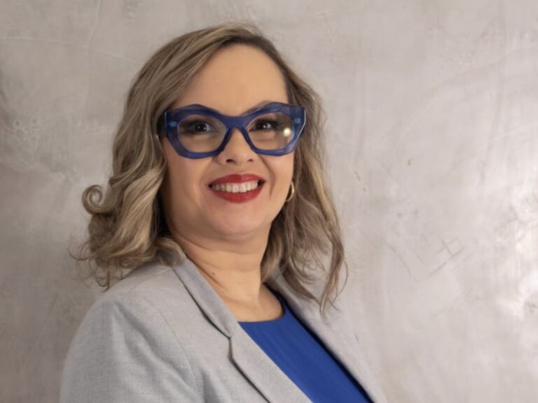 Zizi Martins